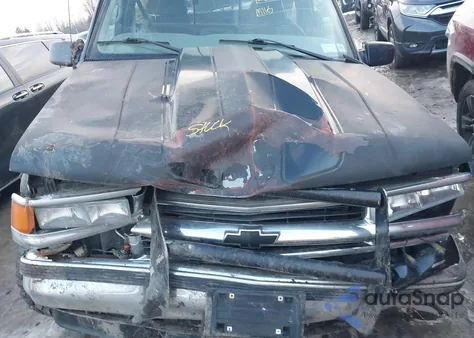 1997 Chevrolet K1500 Fleetside z USA, uszkodzony, nr VIN 1GCEK14R7VZ220768